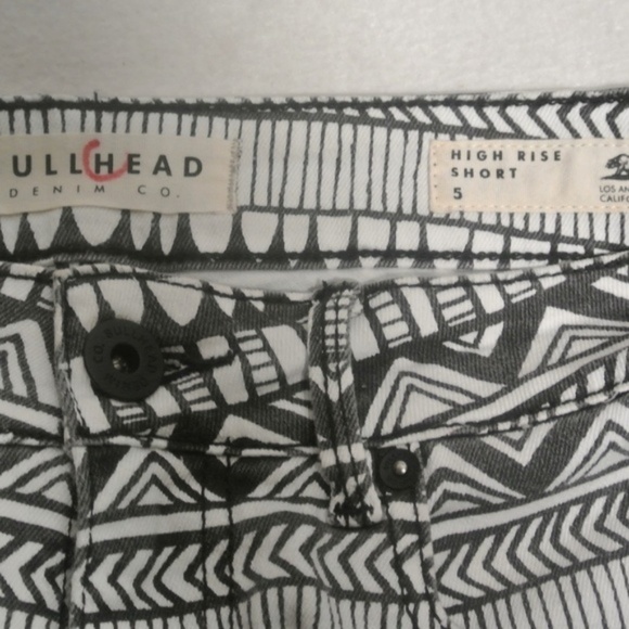 Bullhead Tribal Cutoff Jean Shorts 5 - Picture 4 of 4